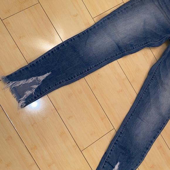 Cello
Ellie Mid Rise Fray Hem Ankle Skinny size 1 - Picture 3 of 6